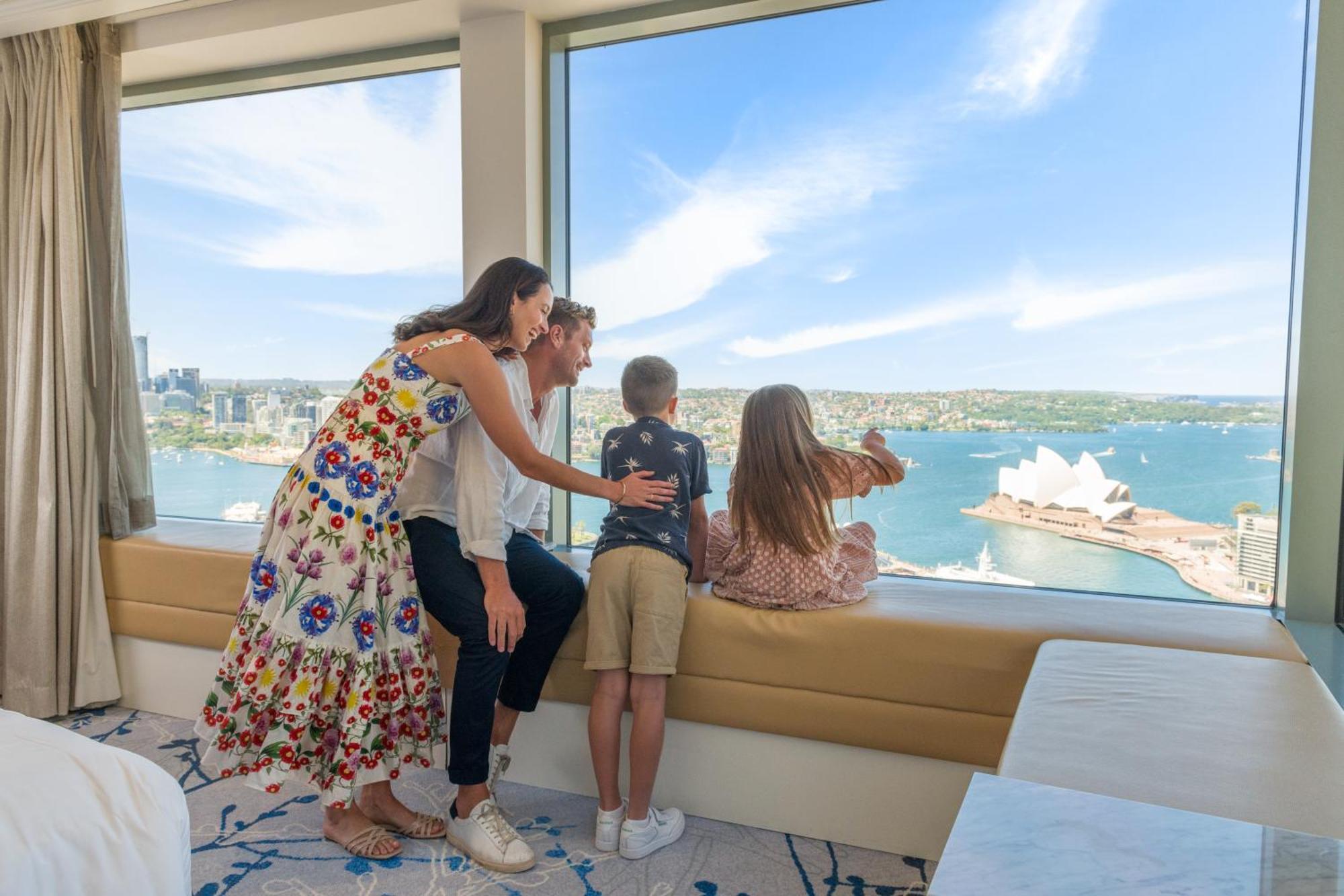 Shangri-La Sydney Exteriér fotografie Family at the Sydney Opera House